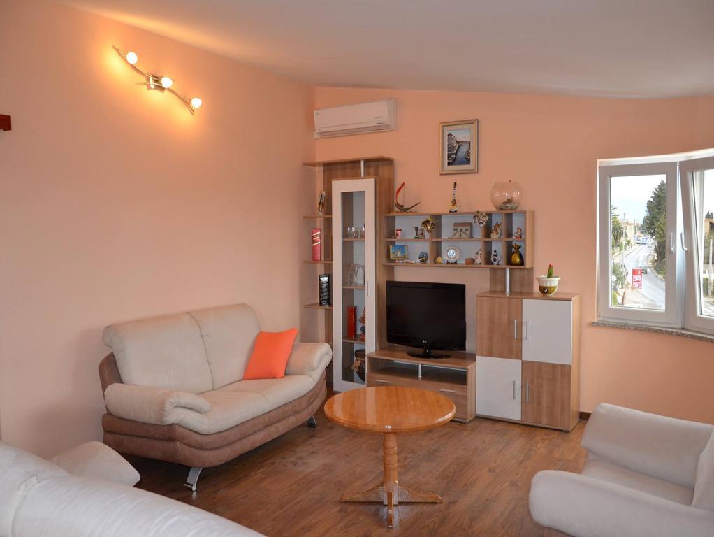 Apartman Julienne Kaštela Cameră foto